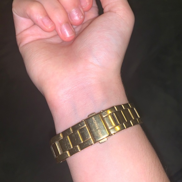 MICHEAL KORS WATCH - Picture 2 of 2